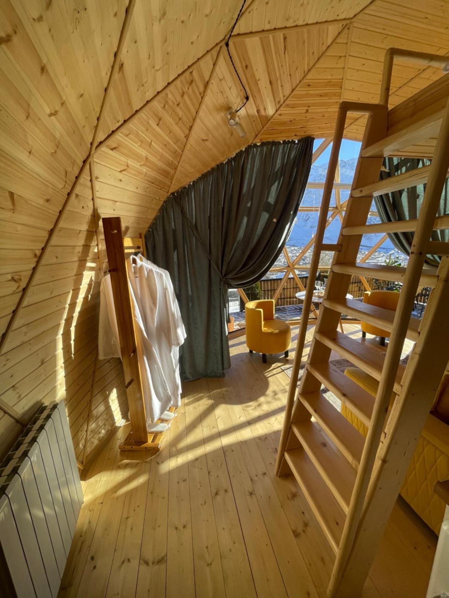 Gabua Glamping Villa คัซเบกี ภายนอก รูปภาพ